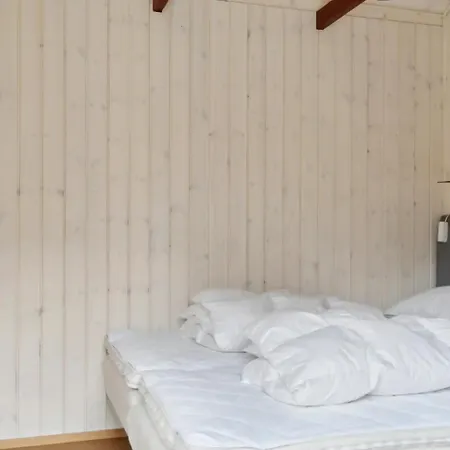 Traditional With Garden Near Water Ferienhaus