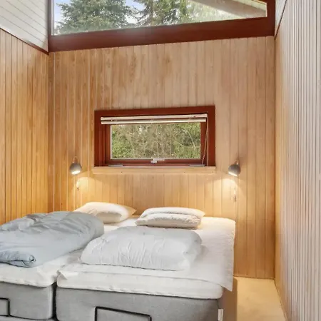 Traditional With Garden Near Water Ferienhaus